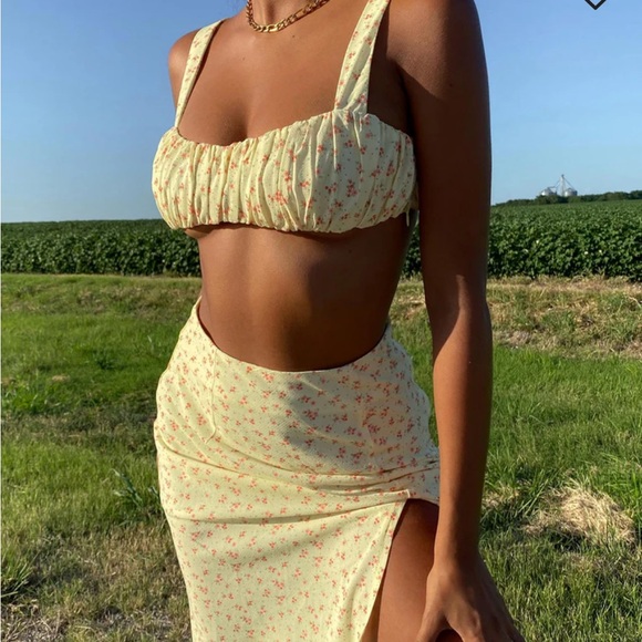 Lily Set - Picture 3 of 3